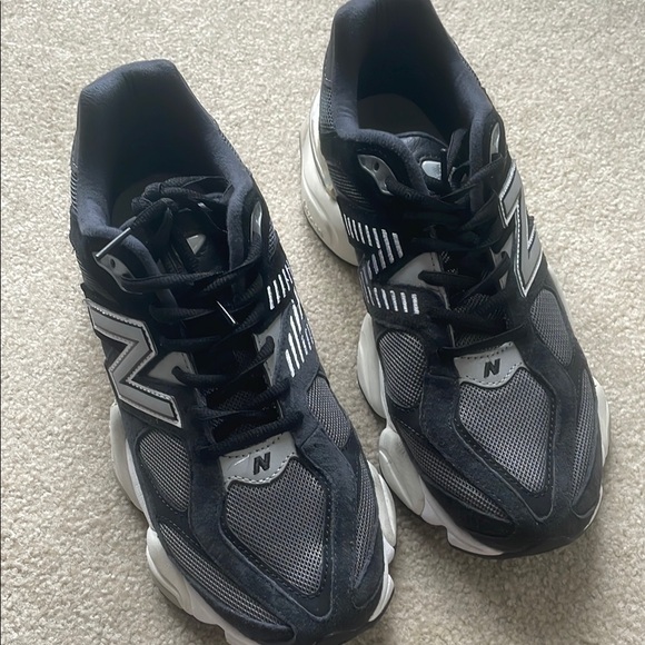 New Balance 9060 used Mens 10 womens 11.5 - Picture 1 of 5